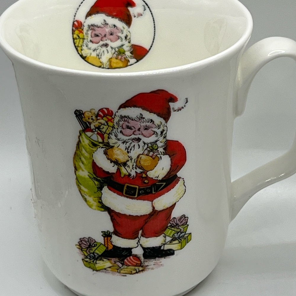 😎LAST CHANCE! $5/OR OFFERS CONSIDERED!💋 Vintage Christmas Bone China Mug Set - Picture 6 of 7